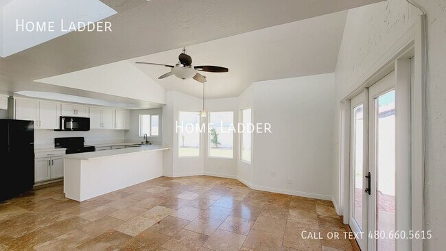 Building Photo - Spacious Townhouse in Tempe!