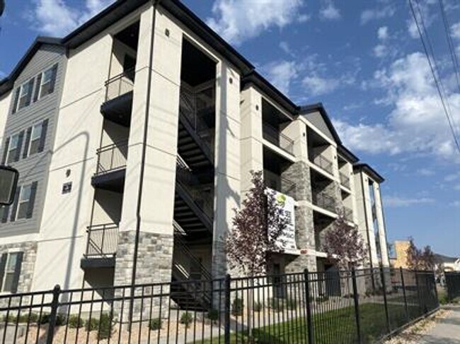 Primary Photo - Great ground floor unit in Provo