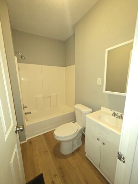 Building Photo - 1930 Winnebago St