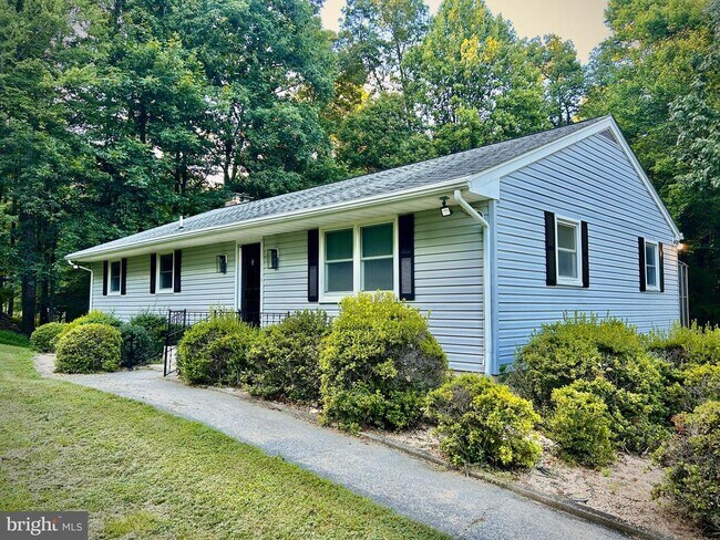 Building Photo - 6405 White Oak Ct
