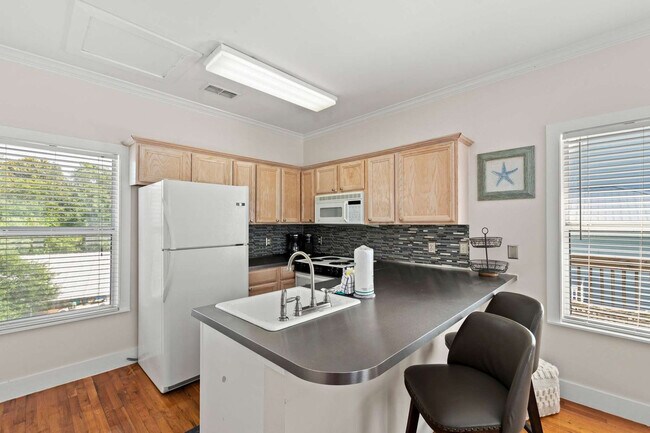 Building Photo - 66 Sunfish St