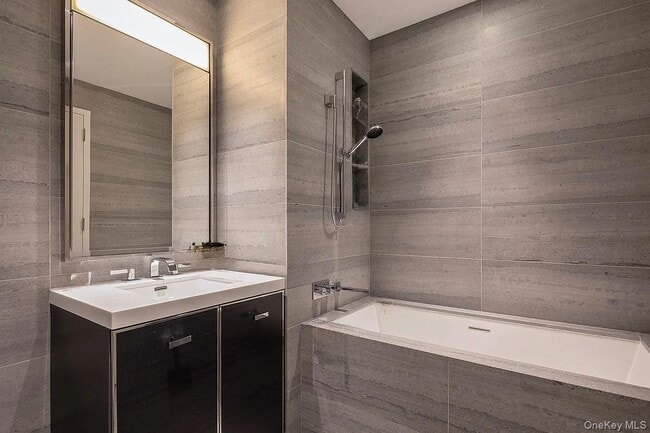 Building Photo - 252 South St