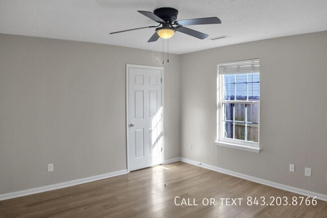 Building Photo - 9990 Hallsford Dr
