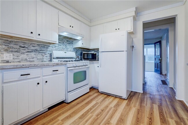 Building Photo - 151 Hampden Rd
