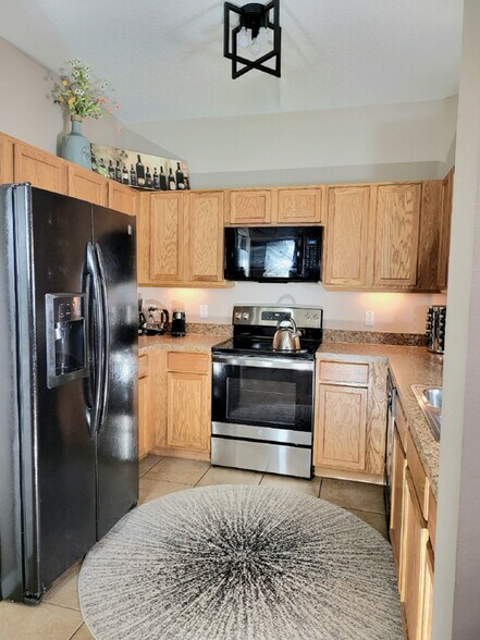 Building Photo - 2720 Oakwater Dr
