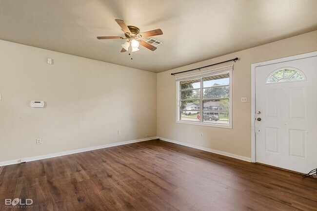 Building Photo - 1219 Olwen Dr
