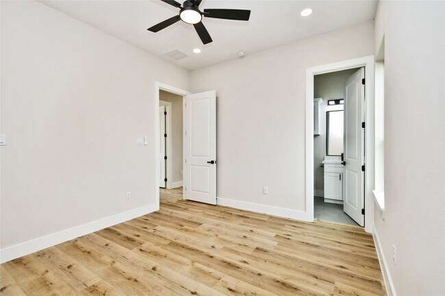 Building Photo - 3233 Tuam St