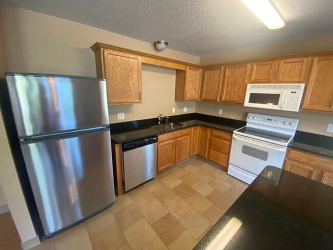 Building Photo - 3044 SW Sharmin Ln