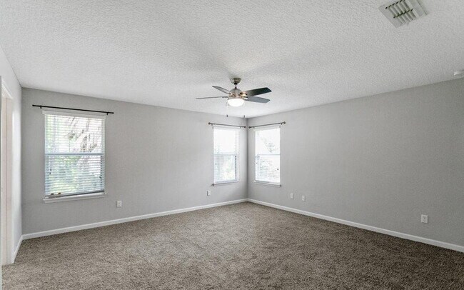 Building Photo - For Rent!!!!!  Spacious Living & Resort-Style Fun in Hamilton Glen!