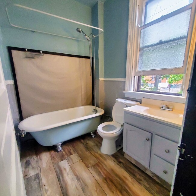 Building Photo - 2451 Maplewood Ave