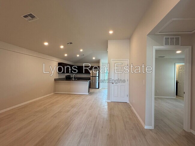 Building Photo - 10499 Pendleton Ave