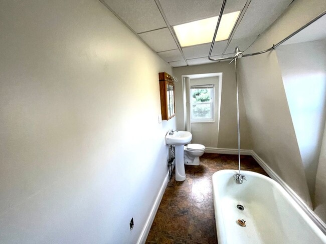 Building Photo - Mt. Washington house, 3 bedroom 2 1/2 bath house with great kitchen, yard, laundry June 1st