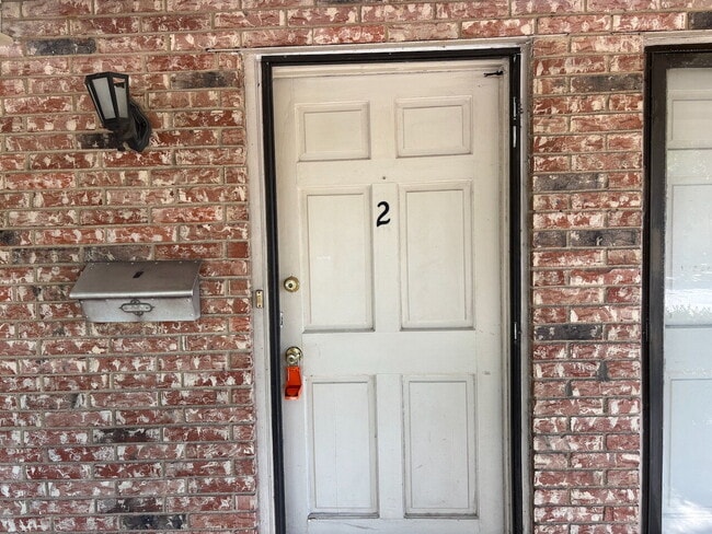 Building Photo - 2 bed/1.5 bath unit close to Hallmark Park and Hulen Mall