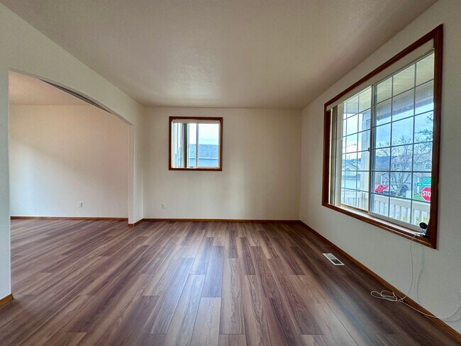 Building Photo - Beautiful Move-In Ready Single-Family Home on a Corner Lot in Gresham!