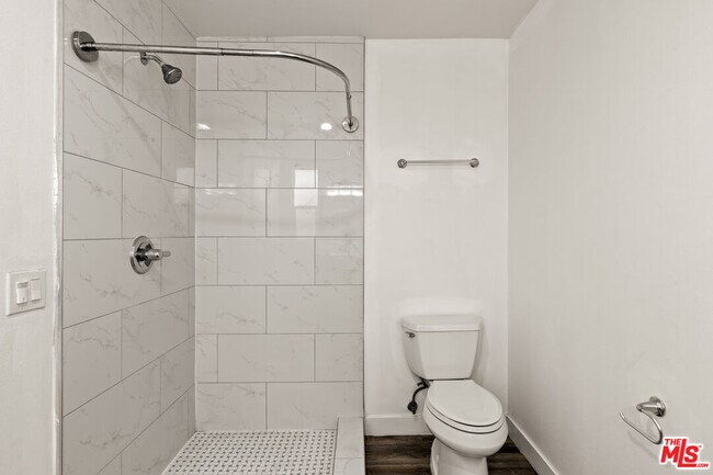 Building Photo - 1147 W 37th St