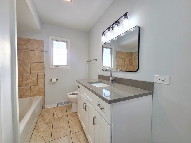 Building Photo - 29 E Lake Shore Dr