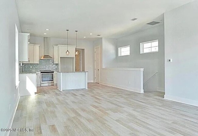 Building Photo - 514 2nd St S