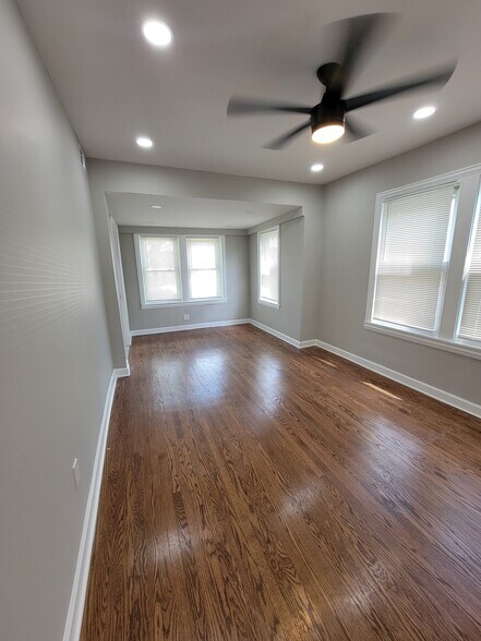 Building Photo - 5521 W 63rd Pl