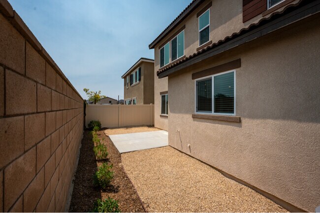 Building Photo - 28650 New Yorker Ln