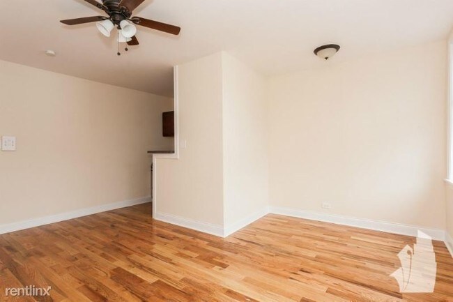 Building Photo - 1157 W Diversey Pkwy