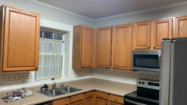 Building Photo - Room in Townhome on Plank Bridge Way