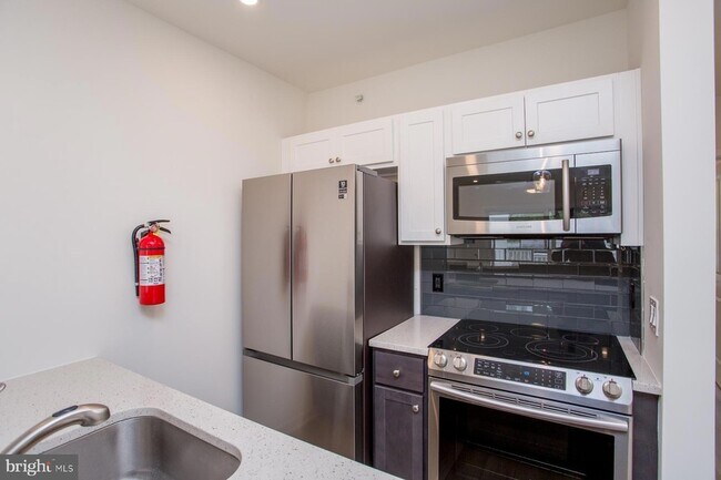 Building Photo - 41 Bridge St