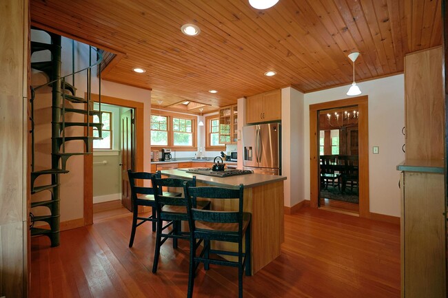 Building Photo - Winter Rental: Tidebend – Exceptional 6-Be...