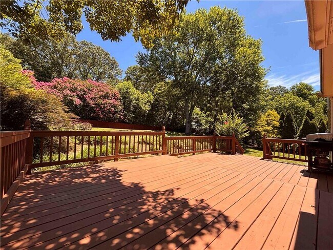 Building Photo - 2110 Glenellen Dr NW
