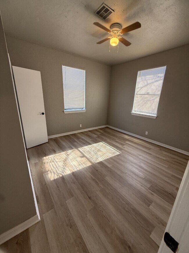 Building Photo - Beautifully Remodeled 2 Bed | 1 Bath | 1-Car Garage on Large Lot