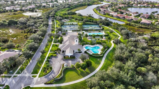 Building Photo - 11361 SW Pembroke Dr