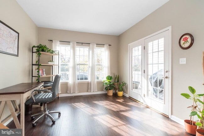 Building Photo - 7254 Mockingbird Cir