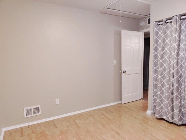 Building Photo - 6195 Highview