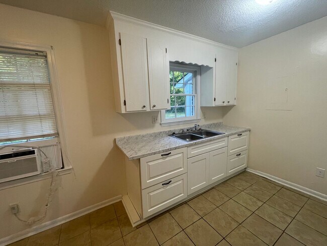 Building Photo - Must see ,This 3-bedroom, 1-bath home in Rock Hill South Carolina,