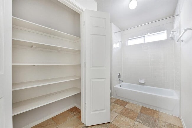 Building Photo - 2510 Pine Brook Dr
