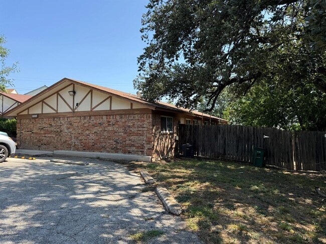 Primary Photo - 3405 Willowrun Cove