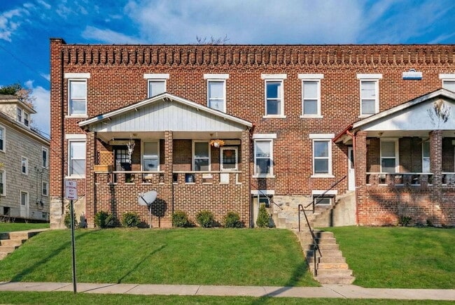 Building Photo - 398 E Northwood Ave