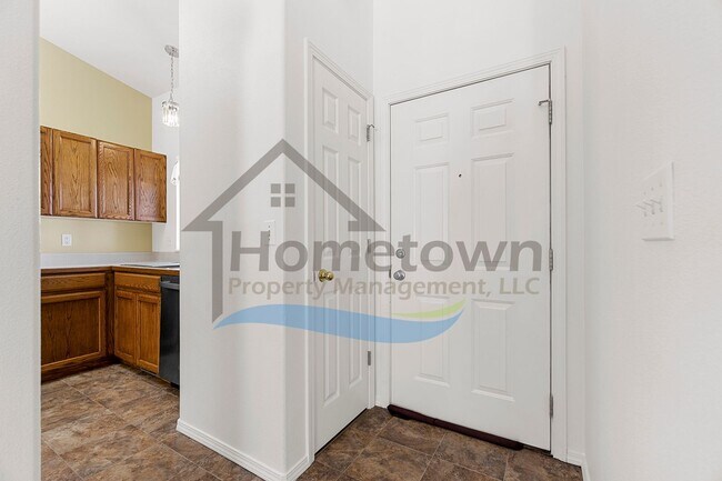 Building Photo - 3 Bedroom 2 Bathroom Home with Attached 2 Car Garage Available in Coeur d'Alene!