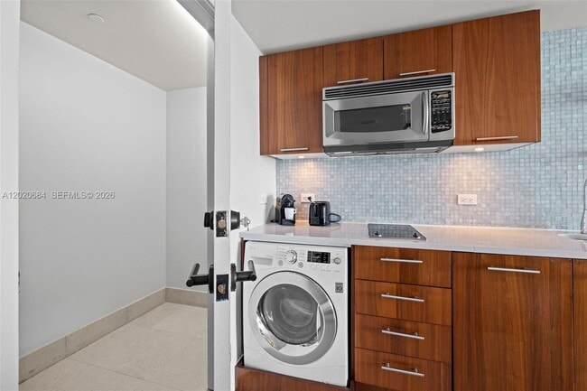 Building Photo - 6801 Collins Ave