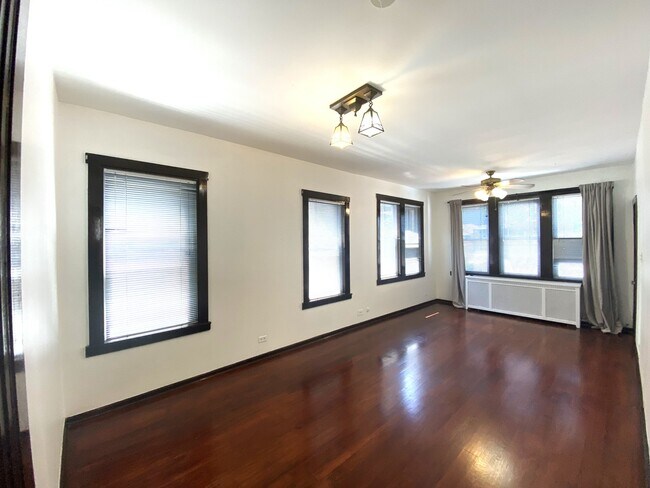 Building Photo - 5434 N Spaulding Ave