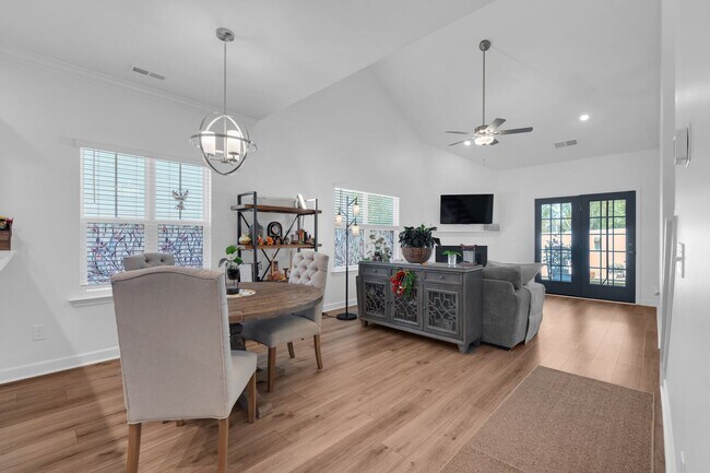 Building Photo - Beautiful Fully Furnished.