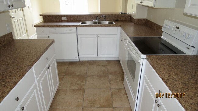 Building Photo - 3/2 Townhouse in Battaglia Community