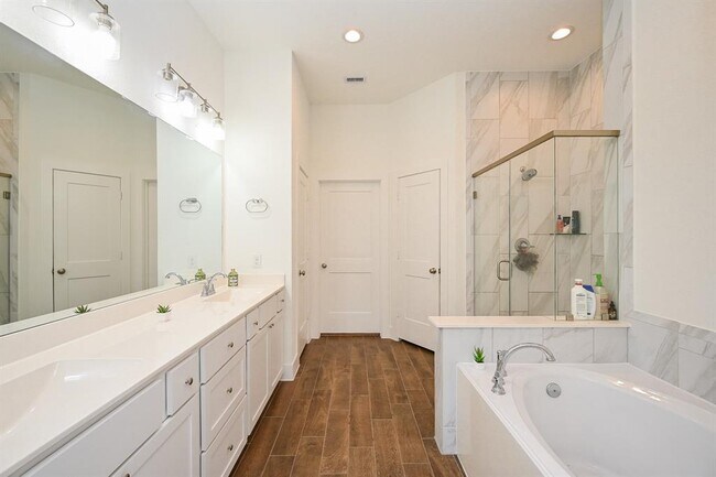 Building Photo - 1535 Cathedral Bend Drive