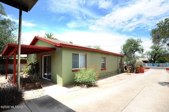 Building Photo - 3326 E Elida St