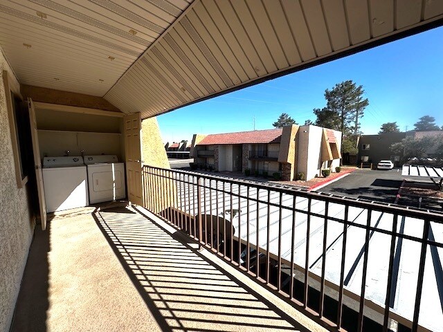 Building Photo - 5181 River Glen Dr