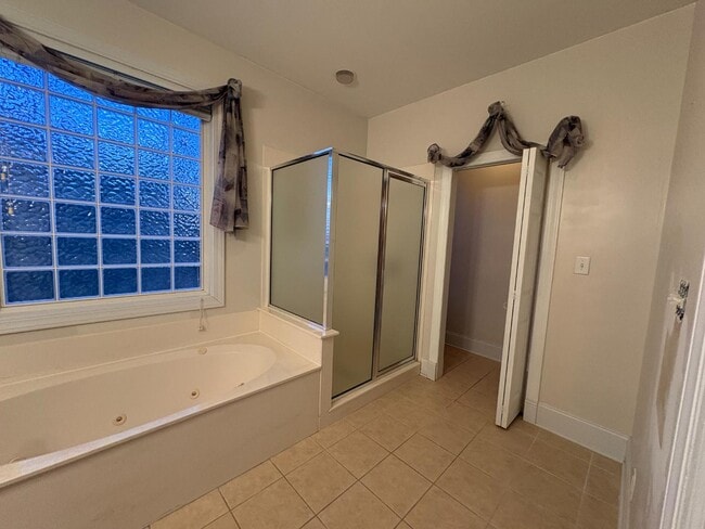 Building Photo - 533 Stonemason Dr