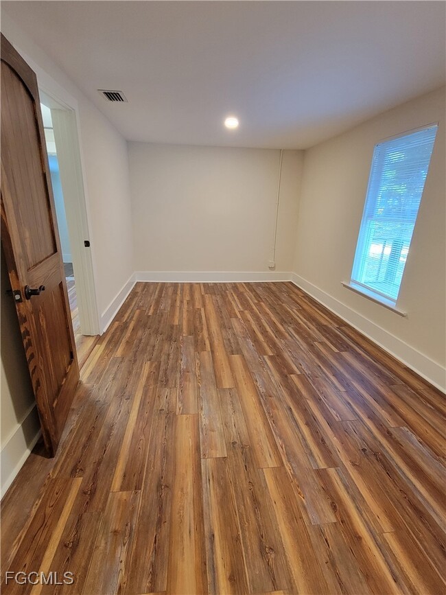 Building Photo - 1603 Woodford Ave