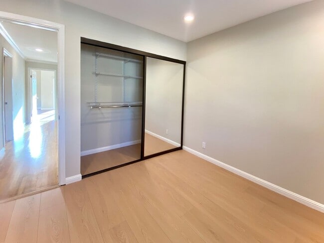 Building Photo - Gorgeous 4-bedroom Home Located in Cameron Hills Neighborhood of Fremont!