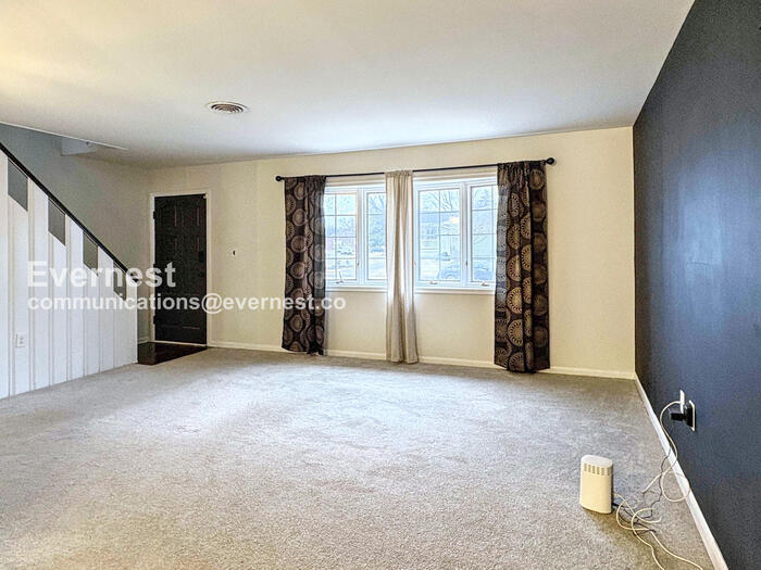 Building Photo - 9 Country Club Dr