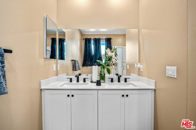 Building Photo - 720 Grace Ave