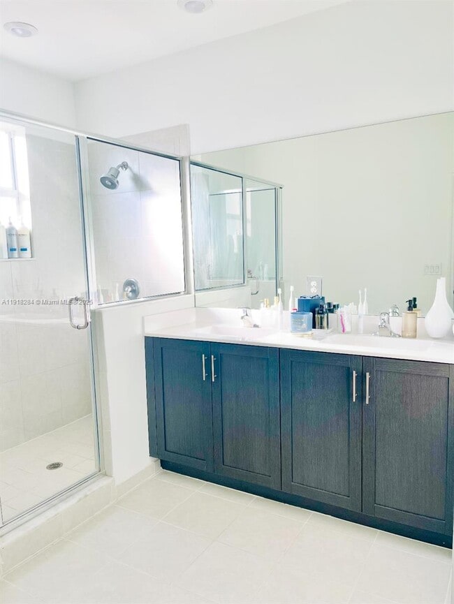 Building Photo - 2624 SE 11th Ct